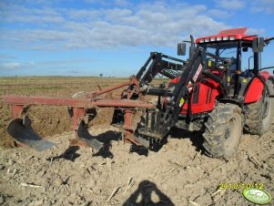 Farmer 8244C2 + pług 3*30