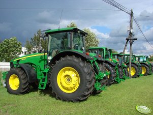 John Deere 8330