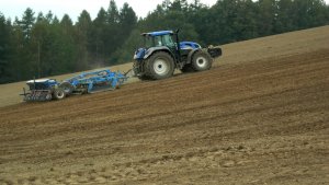 New Holland TVT195 & Farmet Kompaktomat K400 & Mazur