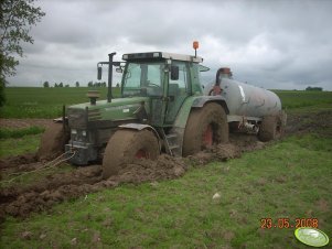 Fendt 511 z beczką Garant