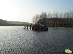 Fendt 512C na pływalni