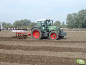 Fendt 820 i pług