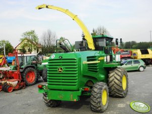 John Deere 7300 