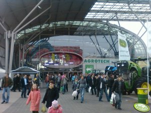 Główne wejście na Agrotech