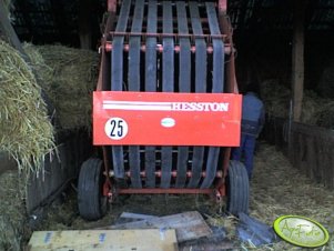 Hesston 5700