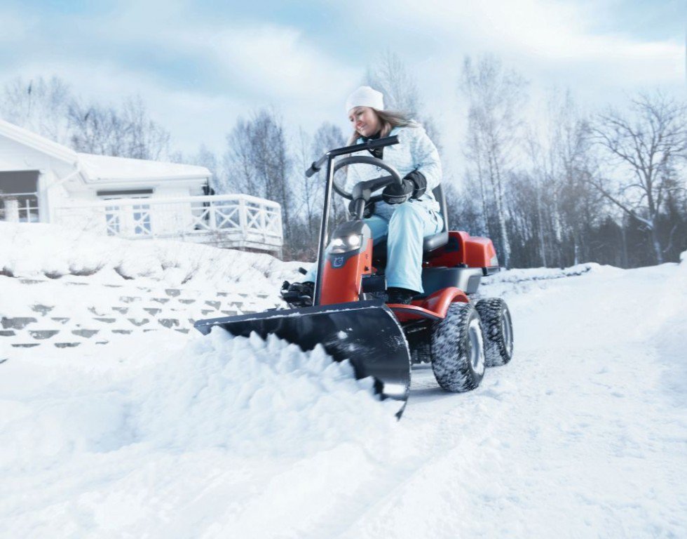 Хускварна 316. Husqvarna r316t. Снегоотбрасыватель Husqvarna к r316t AWD. Райдер Хускварна снегоуборщик. Райдер Husqvarna 15т AWD.