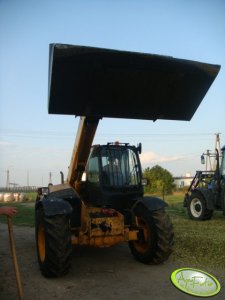 JCB 530 + New Holland TD80D