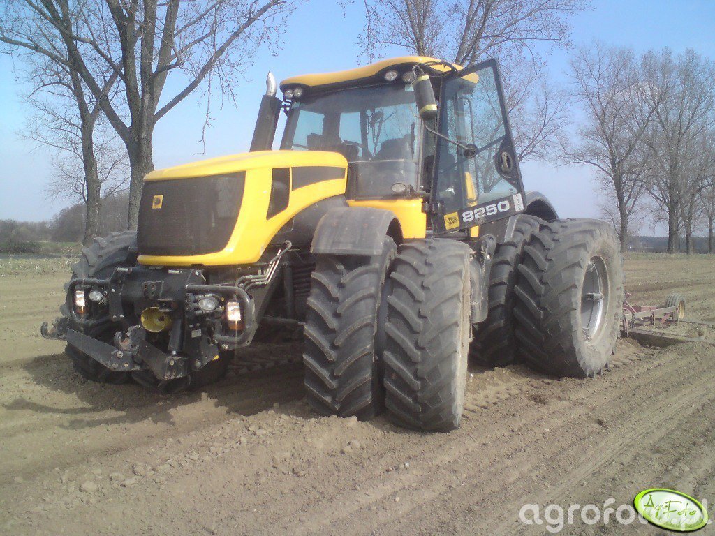 zdj-cie-ciagnik-jcb-8250-id-279594-galeria-rolnicza-agrofoto