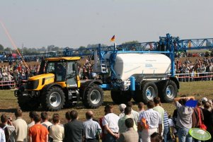 JCB Fastrac + INUMA Marathon