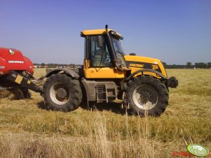 JCB Fastrac + prasa Laverda