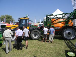 JCB Fasttrac & Amazone UX 3200 Super