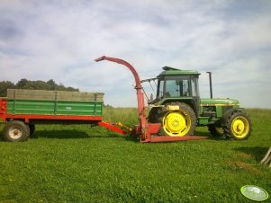 JD 1640 + sieczkarnia PZ + rozrzutnik 3,5 t