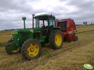 JD 3040 i Hesston 5670H