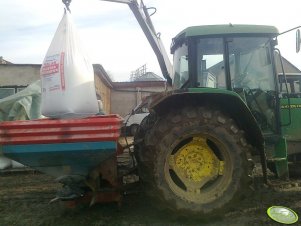 JD 6210se i Sukly Prima 1800 kg