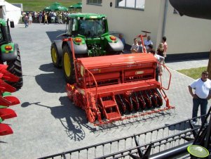 JD 6630 + Kuhn