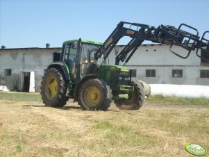 JD 6800 + Stoll