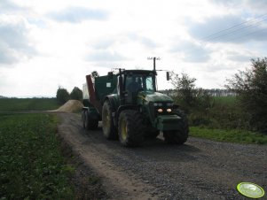 JD 7830 z przyczepą HAWE