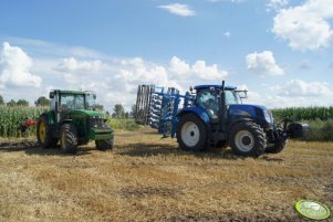 JD 8200 & New Holland T6080