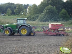 JD 8220 + Vaderstad Rapid 400 P