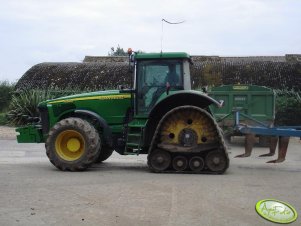 JD 8520 Half-Track