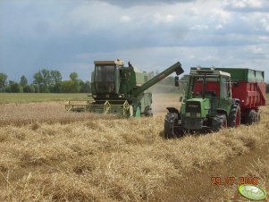 JD 975 + Fendt 308 z przyczepą