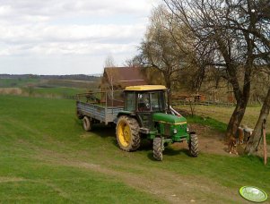 John Deere 2040 + Rozrzutnik jednoosiowy