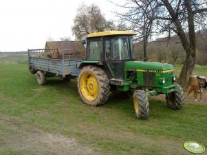 John Deere 2040 + Rozrzutnik jednoosiowy