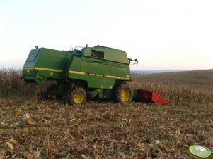 John Deere 2066