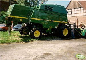 John Deere 2066