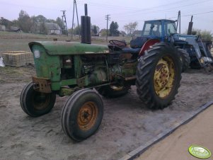 John Deere 2120