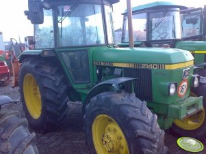 John Deere 2140