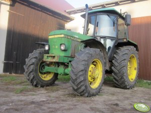 John Deere 2140