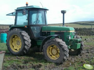 John Deere 2140