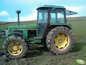 John Deere 2140