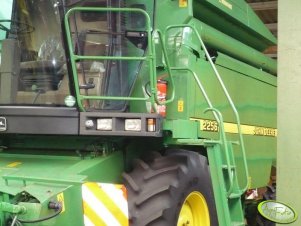 John Deere 2256