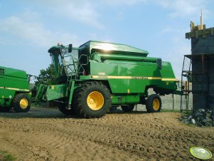 John Deere 2258