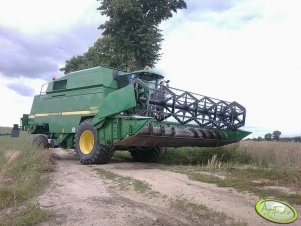 John Deere 2266