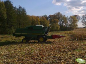 John Deere 2266