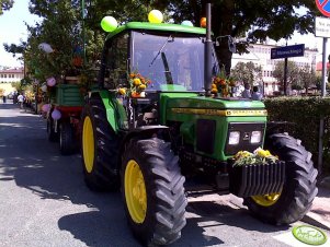 John Deere 2400