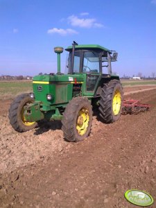 John Deere 3040 i agregat uprawowy