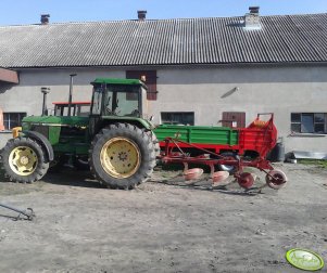 John Deere 3140