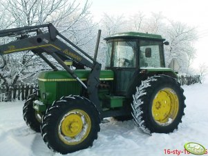 John Deere 3140