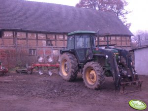 John Deere 3140