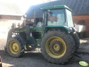 John Deere 3140