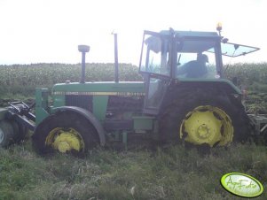 John Deere 3140