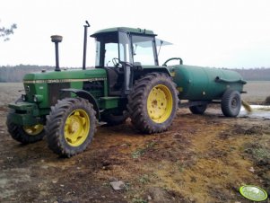 John Deere 3140