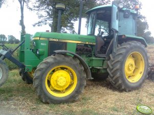 John Deere 3140