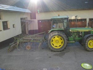 John Deere 3350