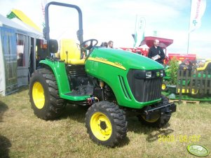 John Deere 3520