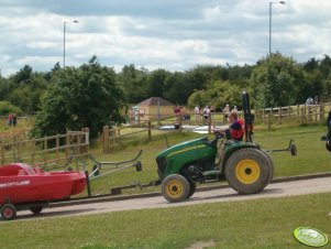 John Deere 3520